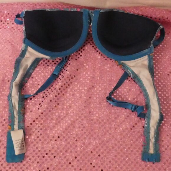 G:21 | size 34A | Blue Underwire Bra | Stars - Peace - Hearts - Picture 2 of 9